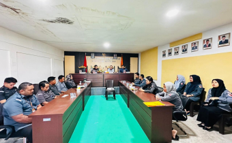 Penguatan Kapasitas oleh Anggota Bawaslu Provinsi Maluku Utara Sumitro Muhamadiah,S.Pd., M.Pd. kepada jajaran sekretariat Bawaslu Kota Tidore Kepulauan